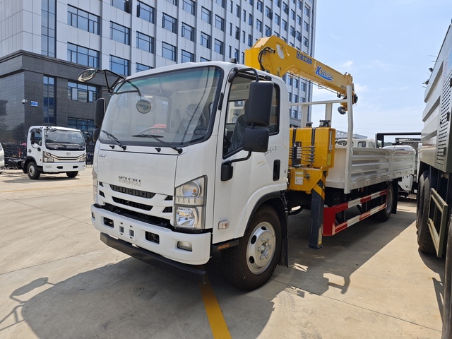 Isuzu Elf 4x2 5Tons Telescopic Boom Truck Mounted Crane left front.jpg